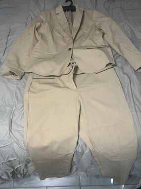 Women's Tailored Cream Blazer & Pant Suit